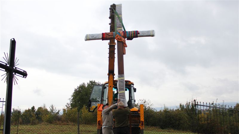 krzyz cmentarz 055